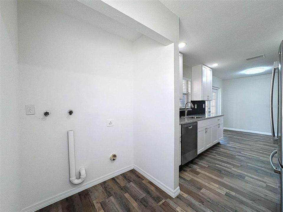 For Sale: $259,000 (2 beds, 2 baths, 1000 Square Feet)