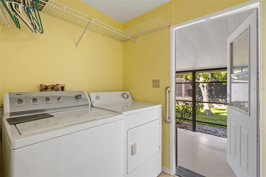 For Sale: $230,000 (2 beds, 2 baths, 1351 Square Feet)