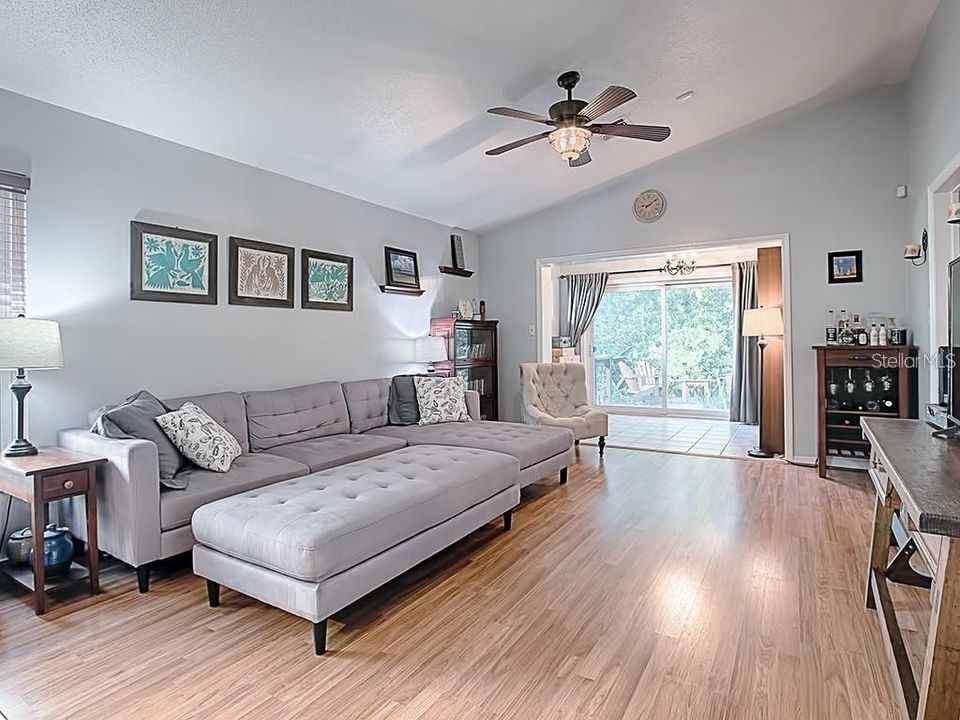 For Sale: $349,800 (3 beds, 2 baths, 1412 Square Feet)