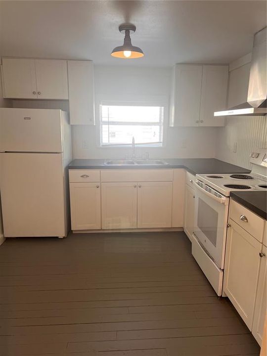 Recently Rented: $1,700 (3 beds, 1 baths, 1000 Square Feet)
