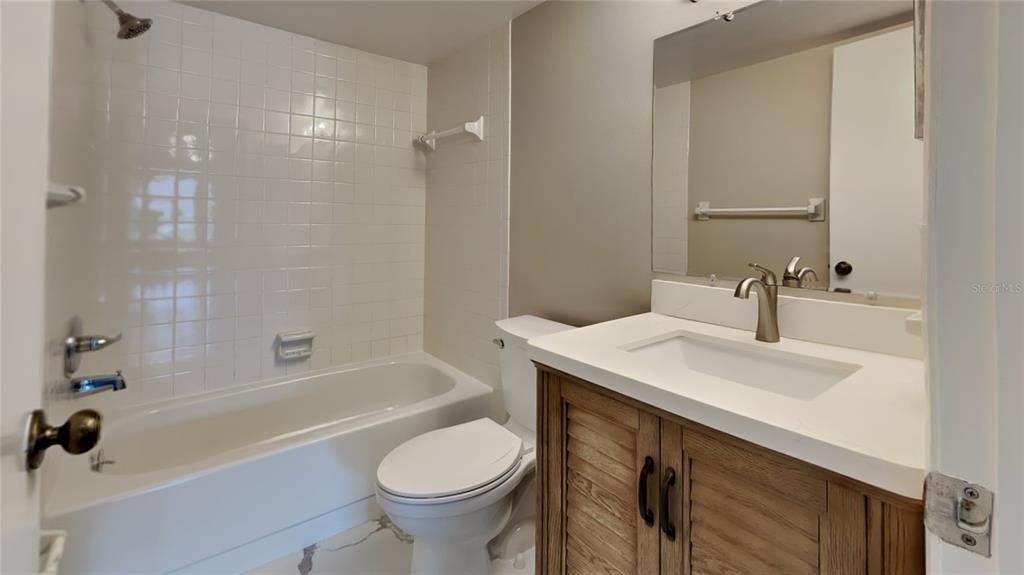 For Sale: $294,900 (2 beds, 2 baths, 1084 Square Feet)