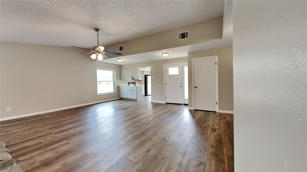 For Sale: $294,900 (2 beds, 2 baths, 1084 Square Feet)