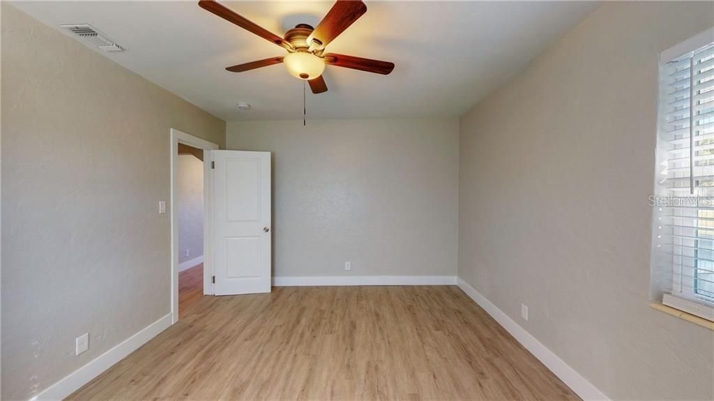 For Rent: $1,950 (2 beds, 1 baths, 936 Square Feet)
