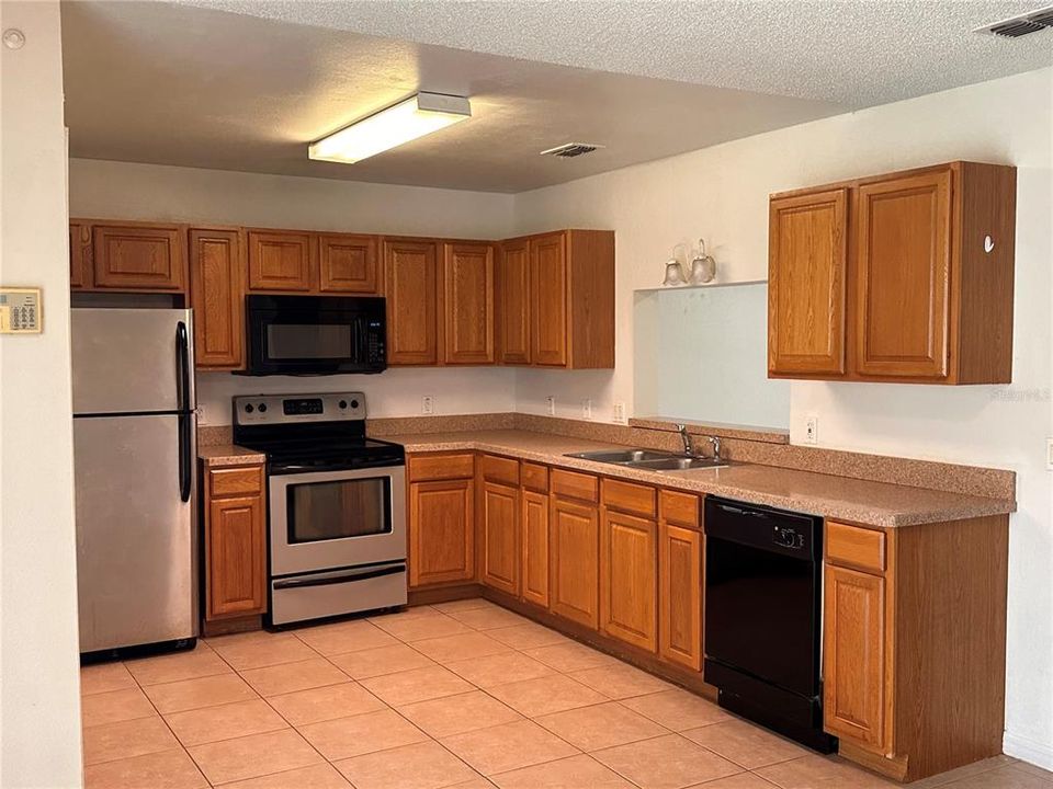 For Rent: $2,200 (3 beds, 2 baths, 1485 Square Feet)