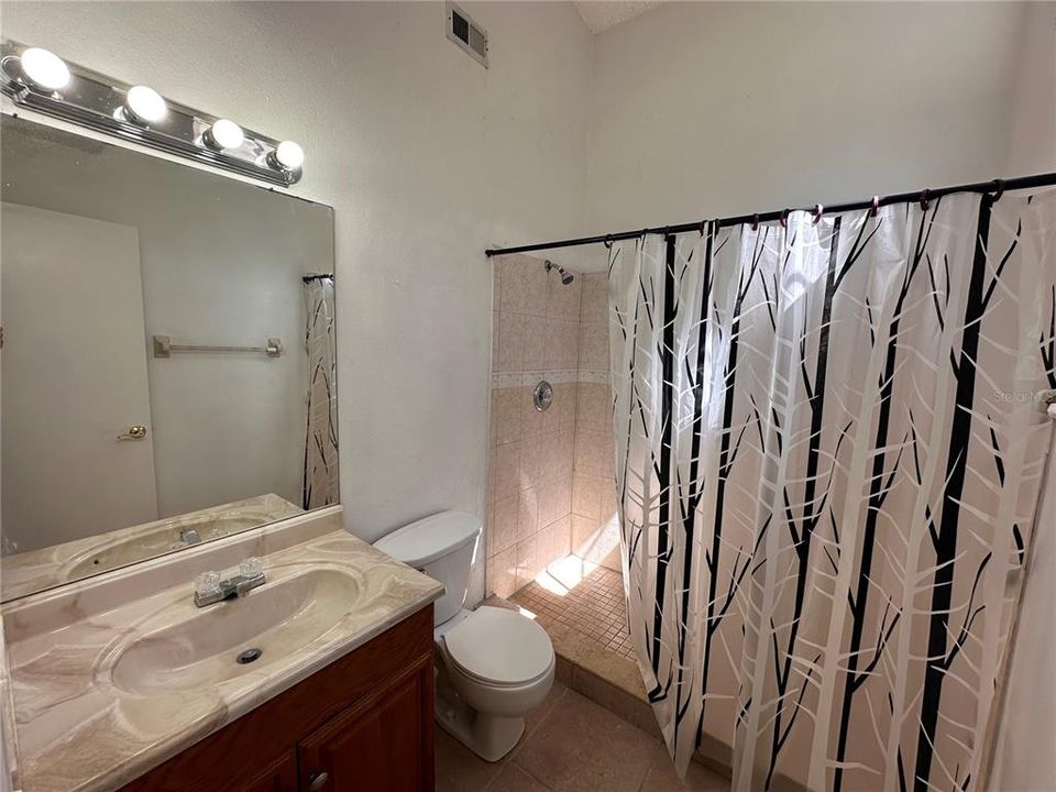 For Rent: $2,200 (3 beds, 2 baths, 1485 Square Feet)