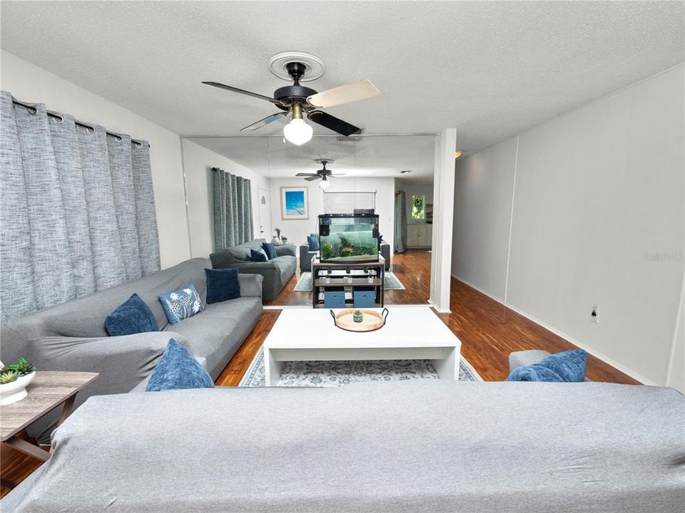 Active With Contract: $258,000 (2 beds, 1 baths, 992 Square Feet)
