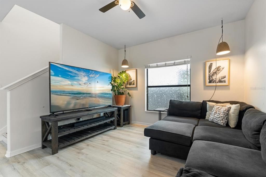 Active With Contract: $358,900 (3 beds, 2 baths, 1687 Square Feet)