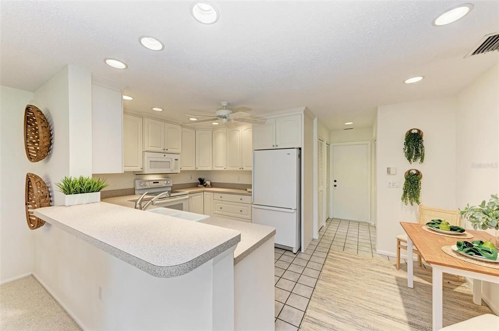 Recently Sold: $425,000 (2 beds, 2 baths, 1794 Square Feet)