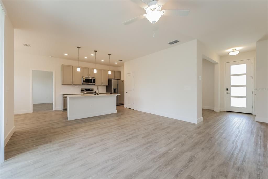 For Sale: $374,900 (3 beds, 2 baths, 1694 Square Feet)