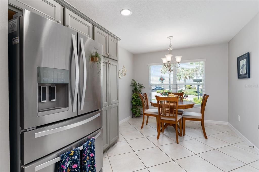 KITCHEN & BREAKFAST NOOK