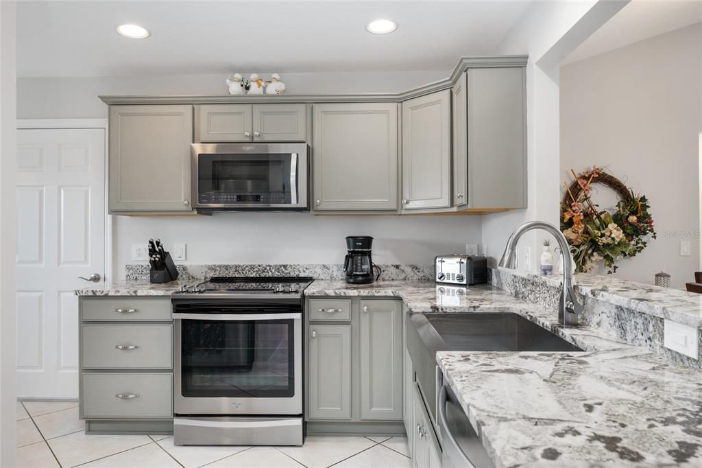 KITCHEN features exotic GRANITE COUNTERTOPS w/ PONY BREAKFAST BAR