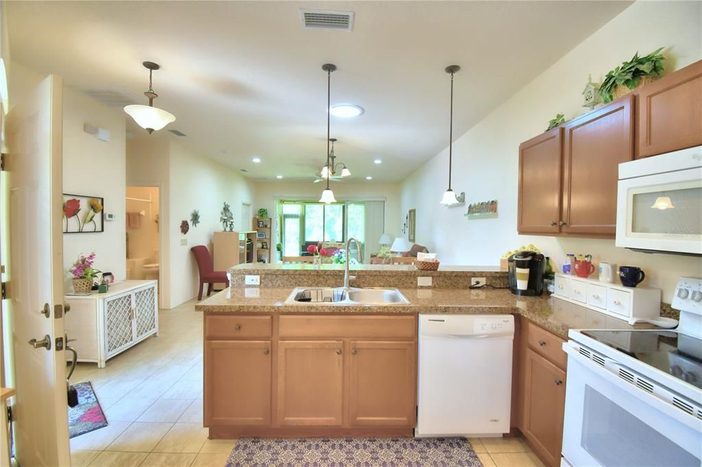 For Sale: $229,000 (2 beds, 2 baths, 1231 Square Feet)