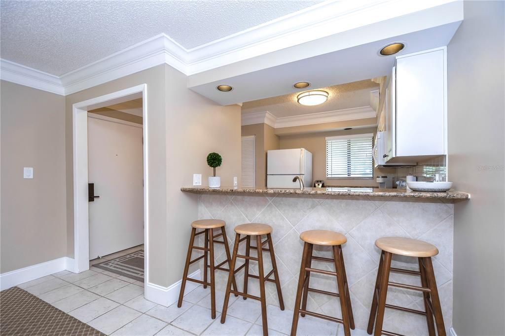 For Sale: $335,450 (2 beds, 2 baths, 1096 Square Feet)