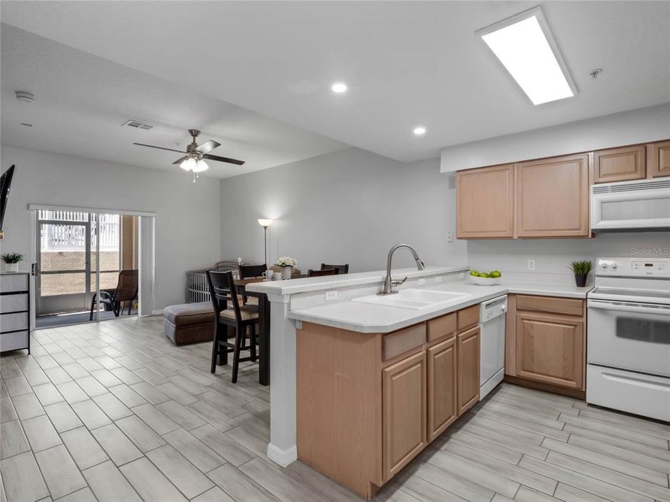 For Sale: $255,000 (2 beds, 2 baths, 1230 Square Feet)