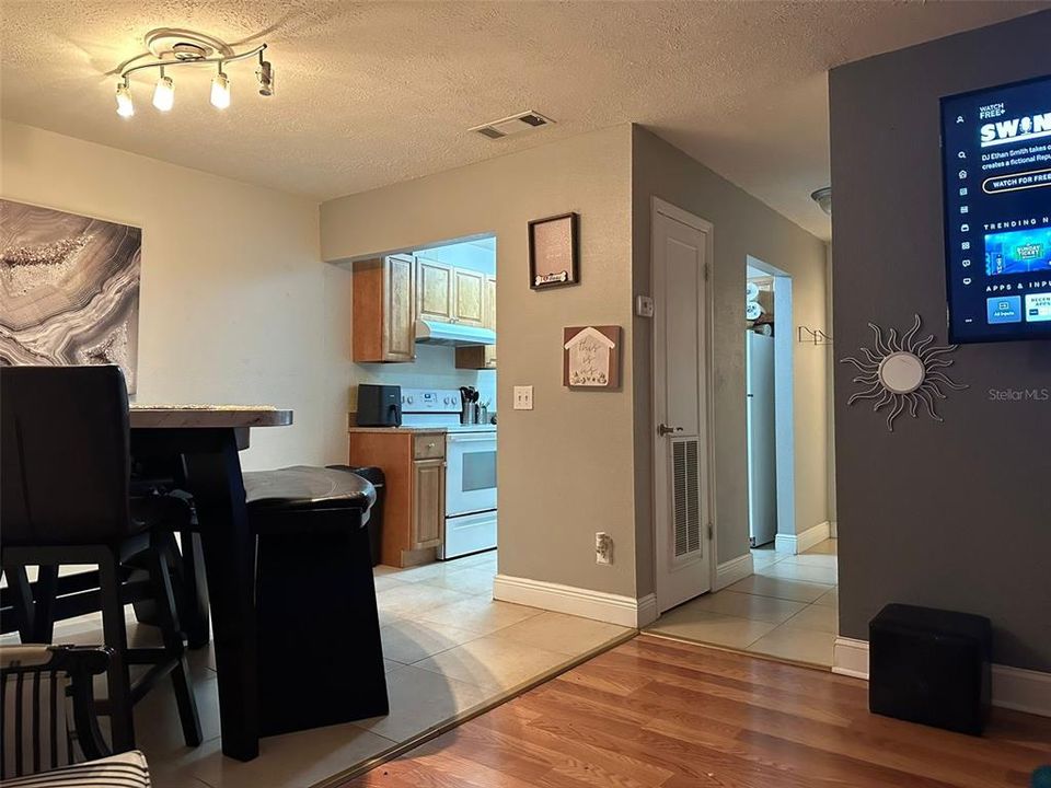 For Sale: $167,000 (1 beds, 1 baths, 703 Square Feet)