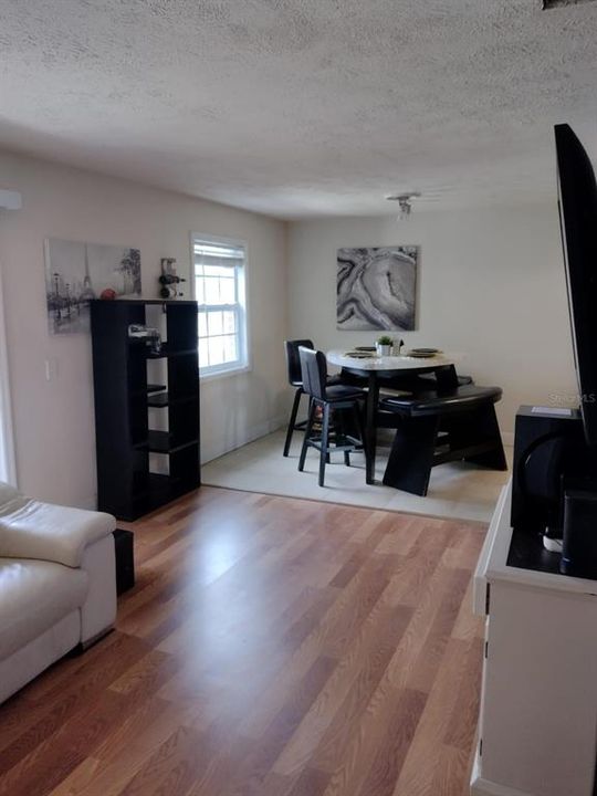 For Sale: $167,000 (1 beds, 1 baths, 703 Square Feet)