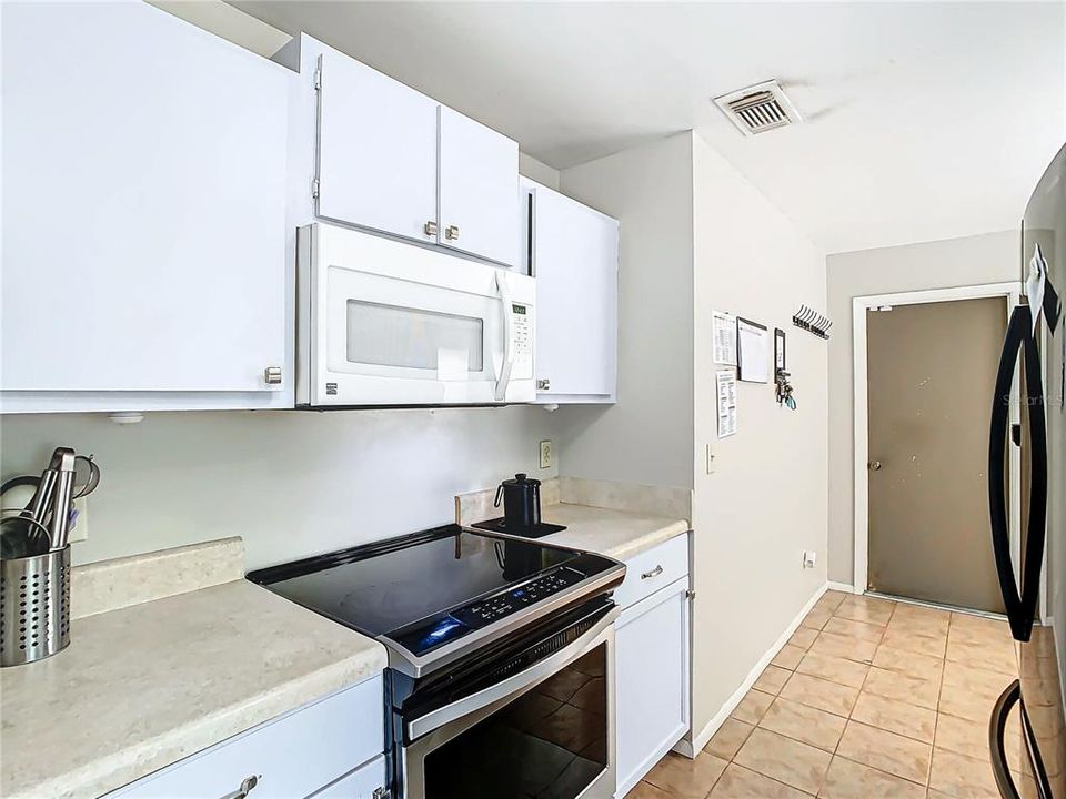 Active With Contract: $278,690 (2 beds, 2 baths, 1025 Square Feet)