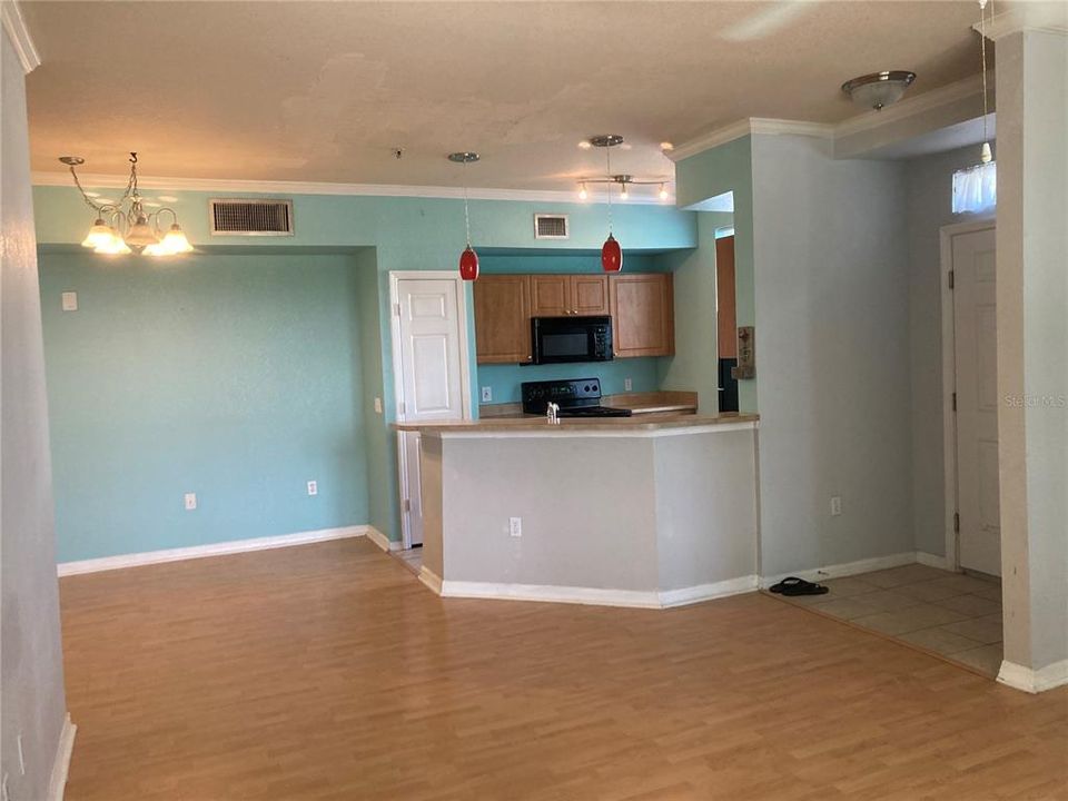 Recently Rented: $1,695 (1 beds, 1 baths, 848 Square Feet)
