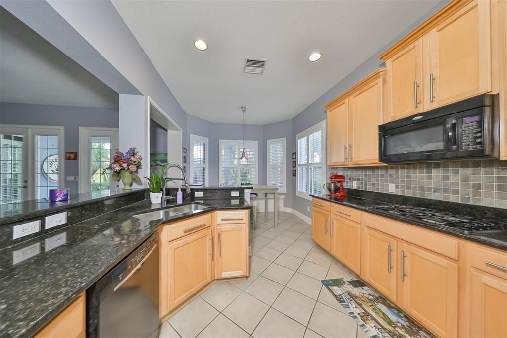 For Sale: $649,900 (4 beds, 2 baths, 2812 Square Feet)