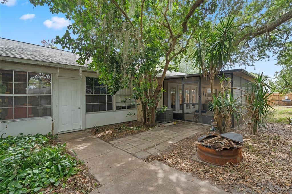 For Sale: $270,000 (3 beds, 2 baths, 1204 Square Feet)
