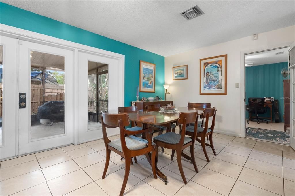 For Sale: $264,000 (2 beds, 2 baths, 1204 Square Feet)