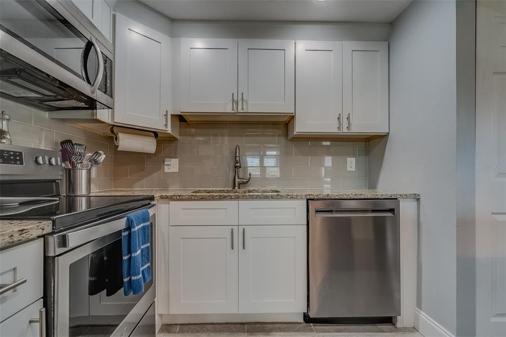 Active With Contract: $149,000 (1 beds, 1 baths, 800 Square Feet)