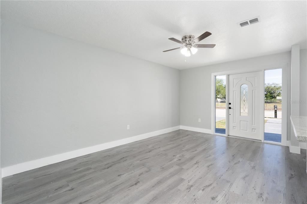 For Sale: $265,000 (2 beds, 2 baths, 951 Square Feet)