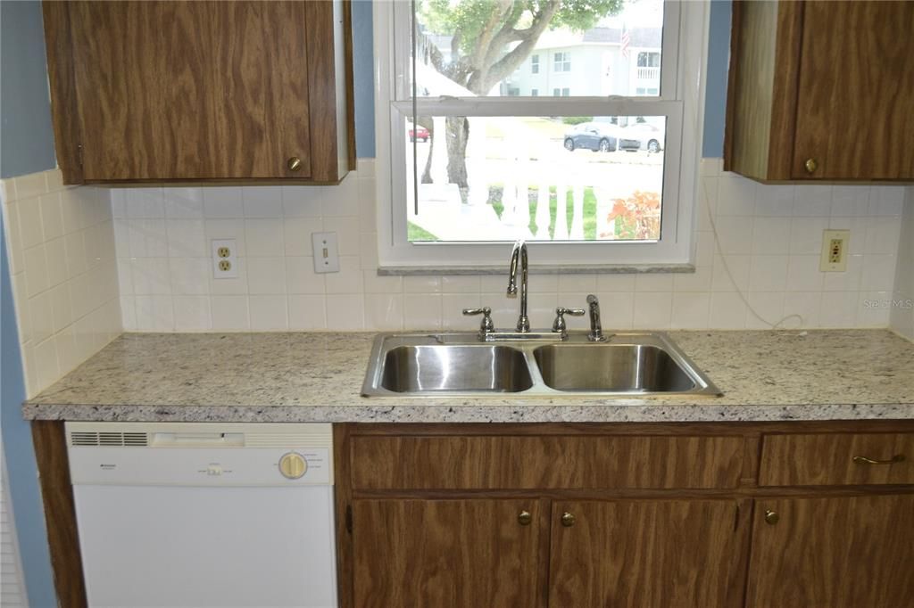 Recently Sold: $138,000 (1 beds, 1 baths, 669 Square Feet)