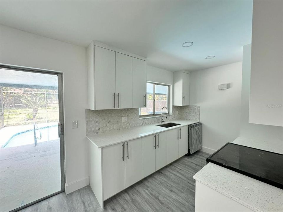Active With Contract: $385,000 (3 beds, 2 baths, 1032 Square Feet)