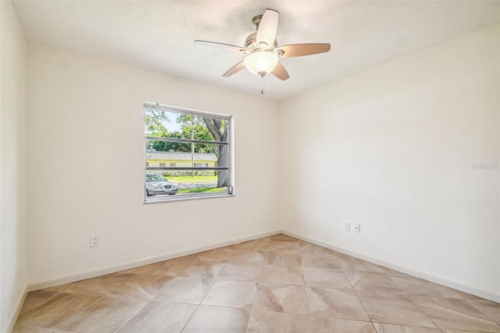 For Sale: $209,900 (2 beds, 2 baths, 985 Square Feet)
