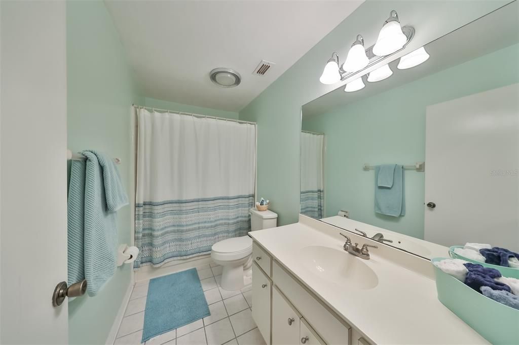For Sale: $269,900 (2 beds, 2 baths, 1168 Square Feet)
