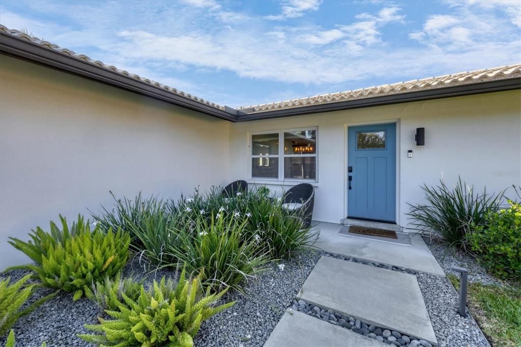 Active With Contract: $825,000 (3 beds, 3 baths, 2420 Square Feet)