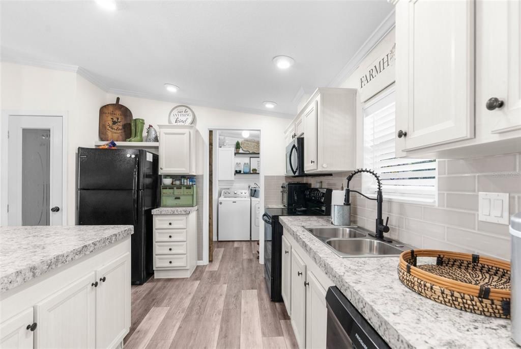 Active With Contract: $319,900 (3 beds, 2 baths, 1296 Square Feet)