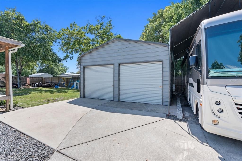 Active With Contract: $319,900 (3 beds, 2 baths, 1296 Square Feet)