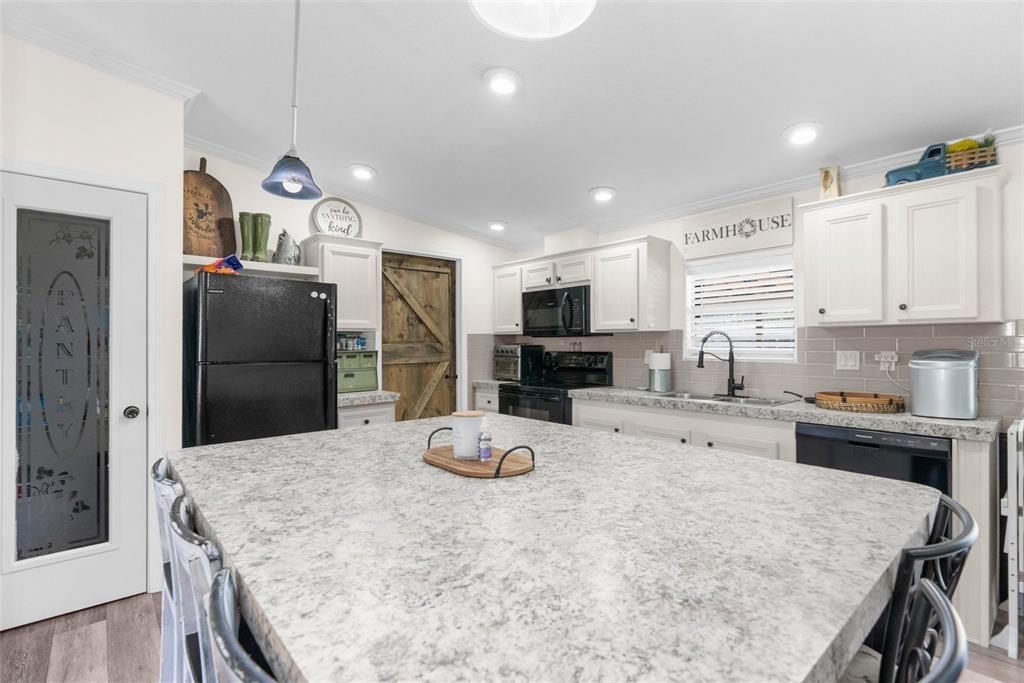 Active With Contract: $319,900 (3 beds, 2 baths, 1296 Square Feet)