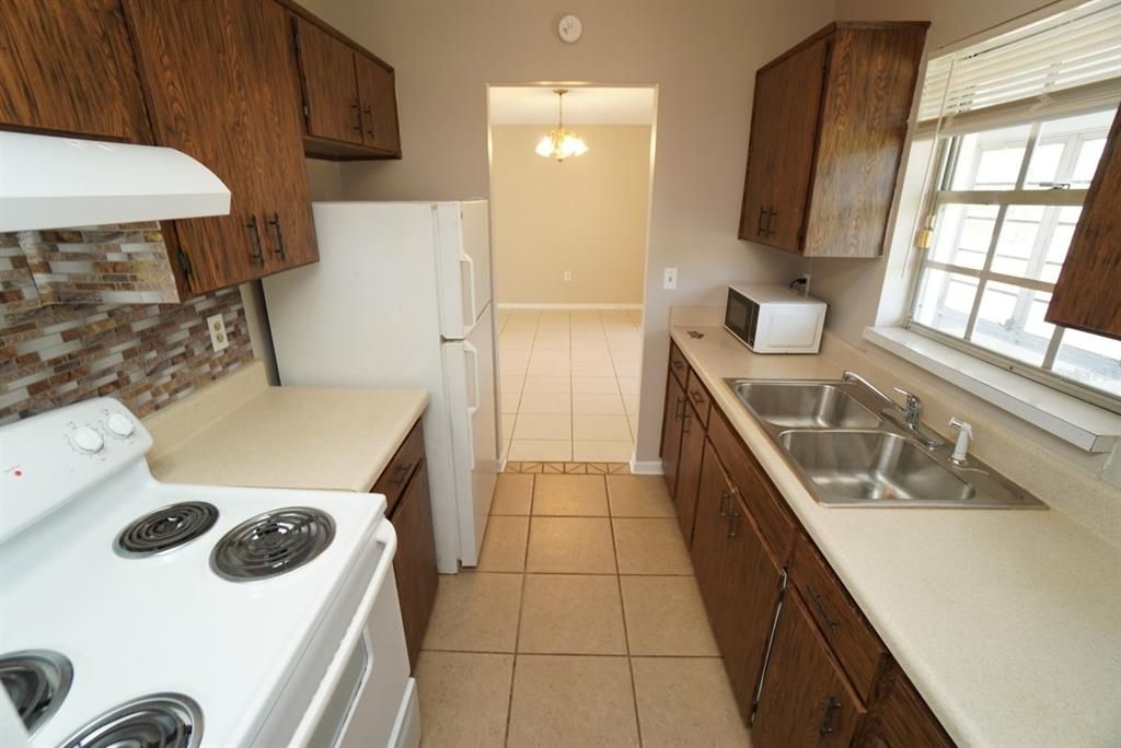 Active With Contract: $1,450 (2 beds, 2 baths, 1036 Square Feet)