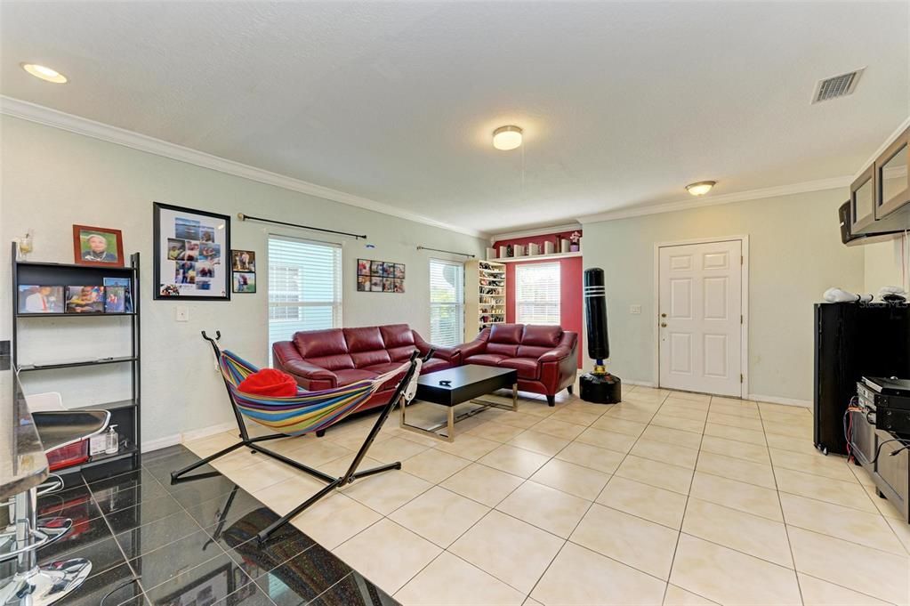 For Sale: $370,000 (3 beds, 2 baths, 1713 Square Feet)