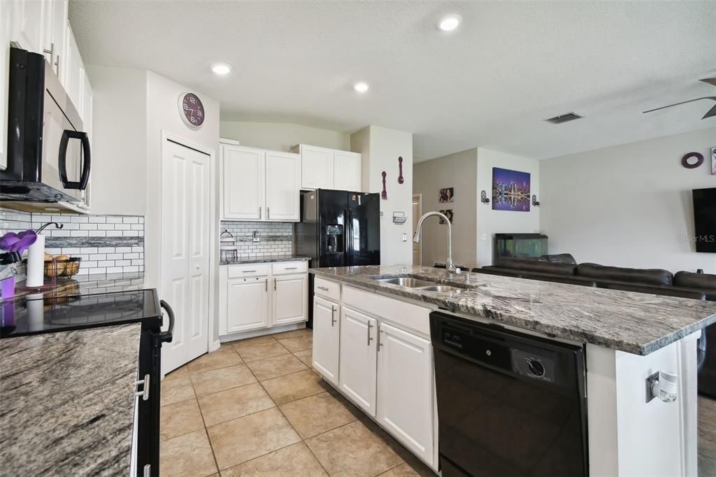 For Sale: $340,000 (4 beds, 2 baths, 1918 Square Feet)