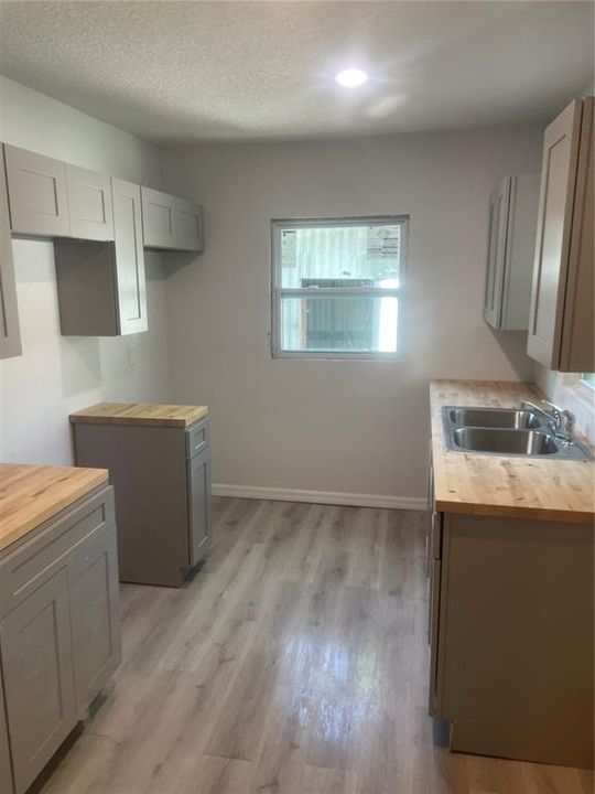 For Rent: $1,600 (3 beds, 1 baths, 1018 Square Feet)