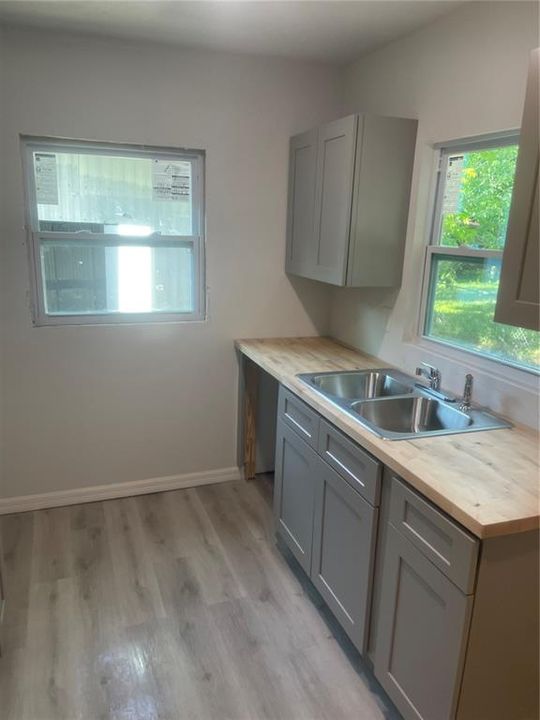 For Rent: $1,600 (3 beds, 1 baths, 1018 Square Feet)