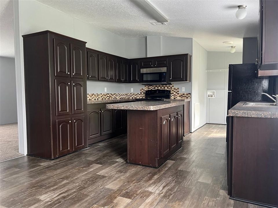 Active With Contract: $199,900 (4 beds, 2 baths, 1792 Square Feet)