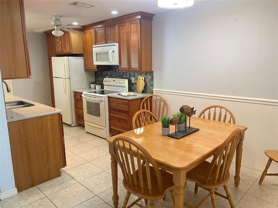 For Sale: $159,000 (2 beds, 1 baths, 959 Square Feet)