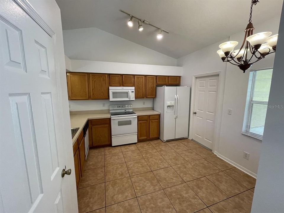 For Rent: $2,050 (3 beds, 2 baths, 1209 Square Feet)