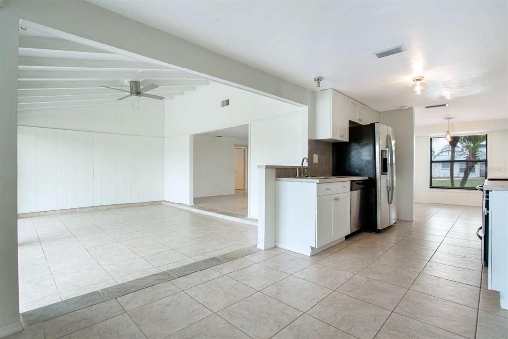For Sale: $364,995 (2 beds, 2 baths, 1509 Square Feet)