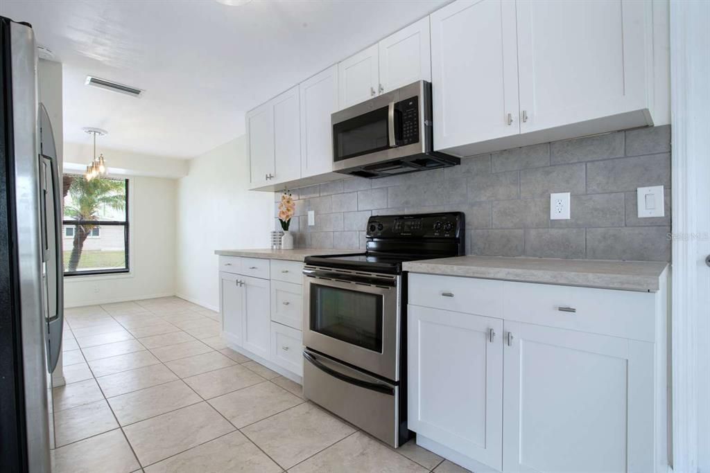 For Sale: $364,995 (2 beds, 2 baths, 1509 Square Feet)