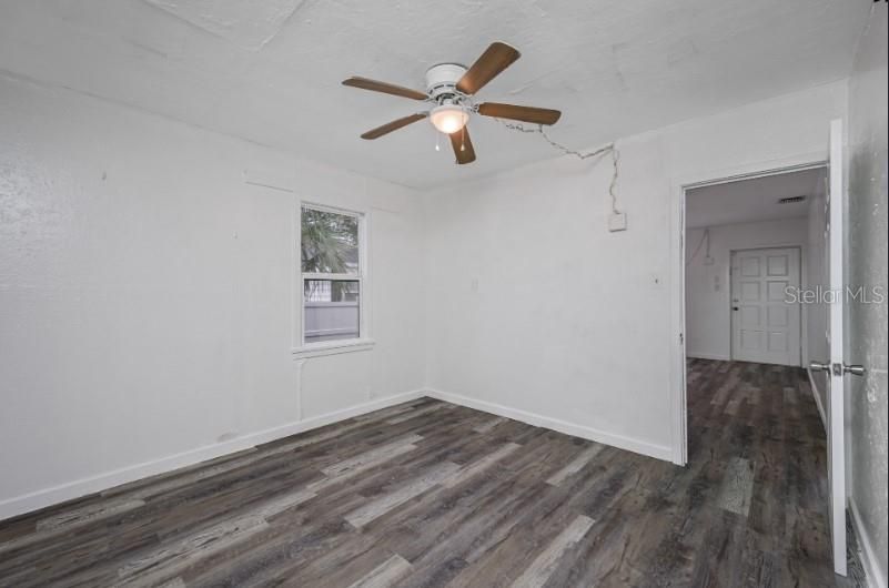 For Rent: $1,995 (3 beds, 1 baths, 984 Square Feet)