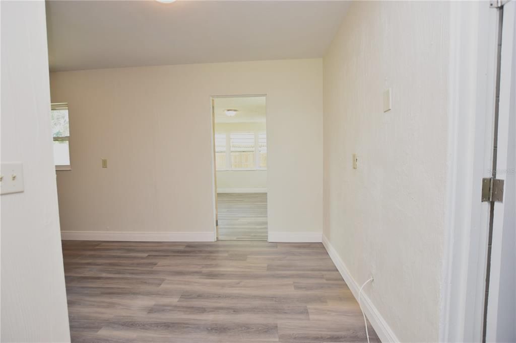 Active With Contract: $1,550 (3 beds, 1 baths, 1410 Square Feet)
