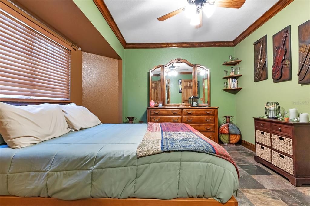 For Sale: $555,000 (4 beds, 2 baths, 1957 Square Feet)