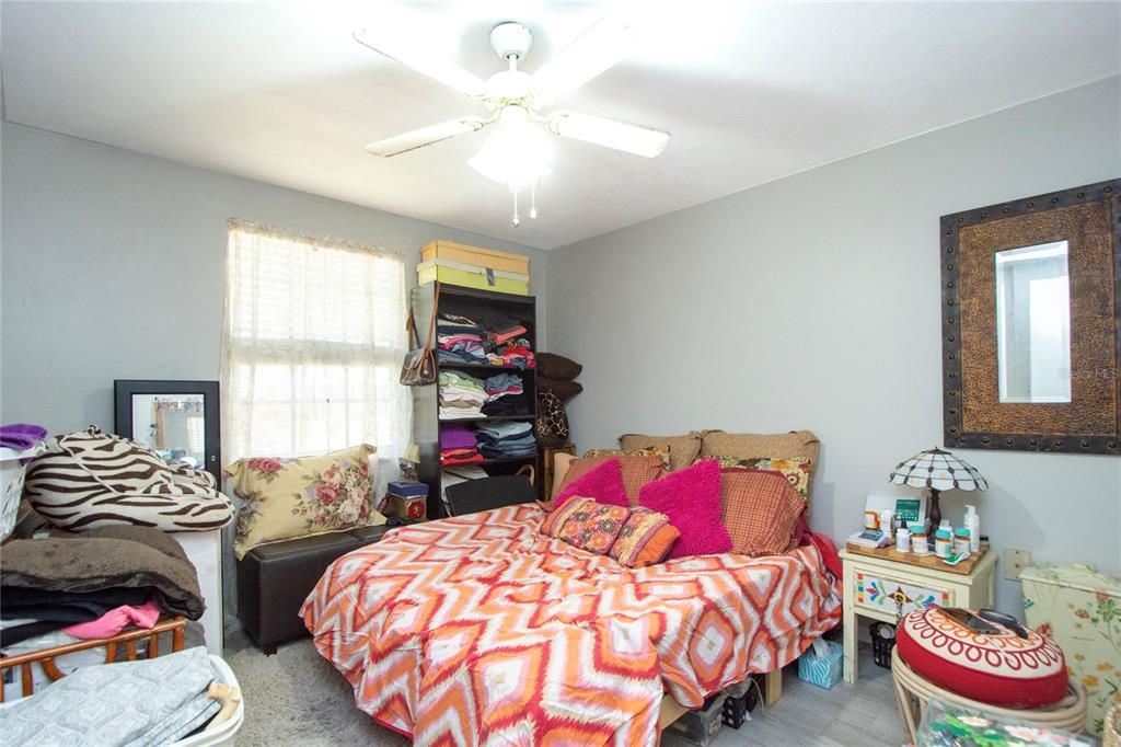 For Sale: $138,000 (2 beds, 1 baths, 831 Square Feet)
