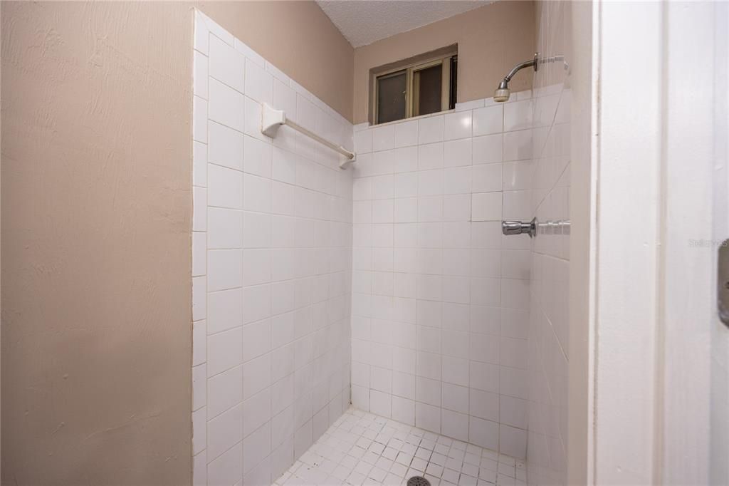 待售: $205,000 (4 贝兹, 2 浴室, 1638 平方英尺)